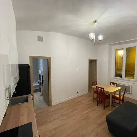 Charming In Vieux Apartment