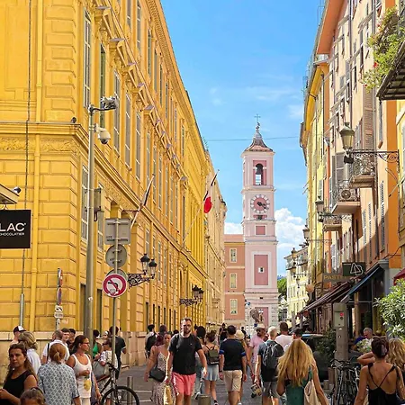 Charming In Vieux